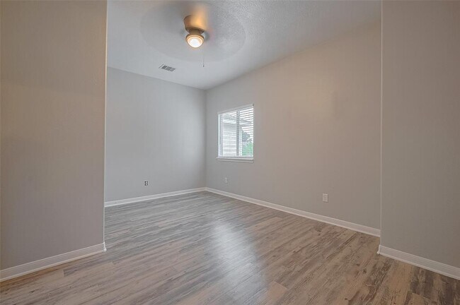 Building Photo - 5009 Willow Point Dr
