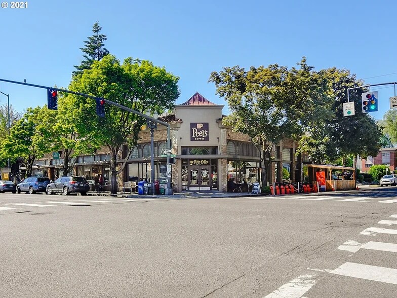 Building Photo - 1620 NE Broadway St