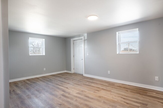 Building Photo - 650 4th St NE
