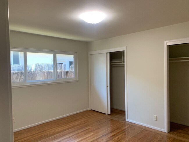 Building Photo - G1 | 139-141 Hobart Avenue