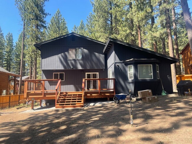 Building Photo - Spacious 4BR House in South Lake Tahoe