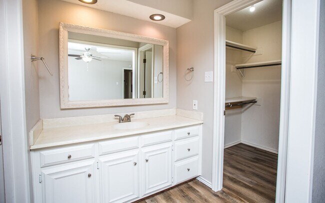 Building Photo - Available June 15th: Spacious 3 Bed, 2 Bath Ready for You!