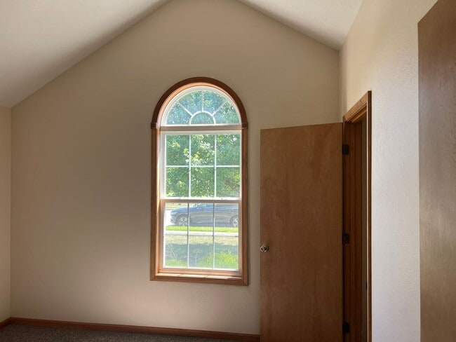 Building Photo - 2605 W Garton Rd