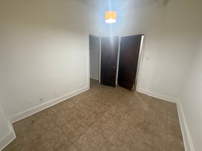 Building Photo - 3258 Maple Ave