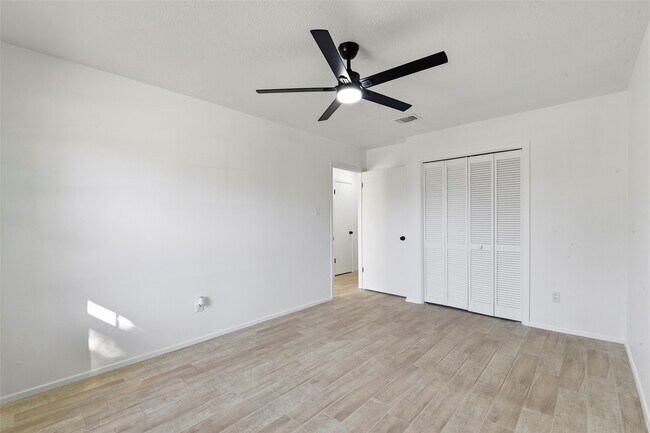 Building Photo - 16318 Cypress Point Dr