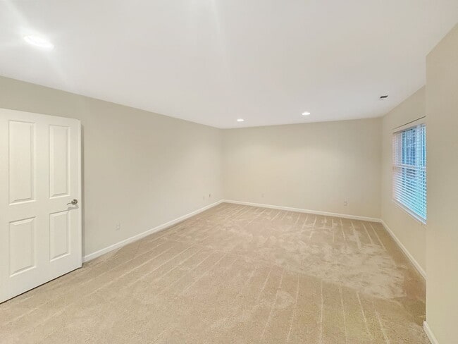 Building Photo - Spacious Rockport home in beautiful Bothell Community