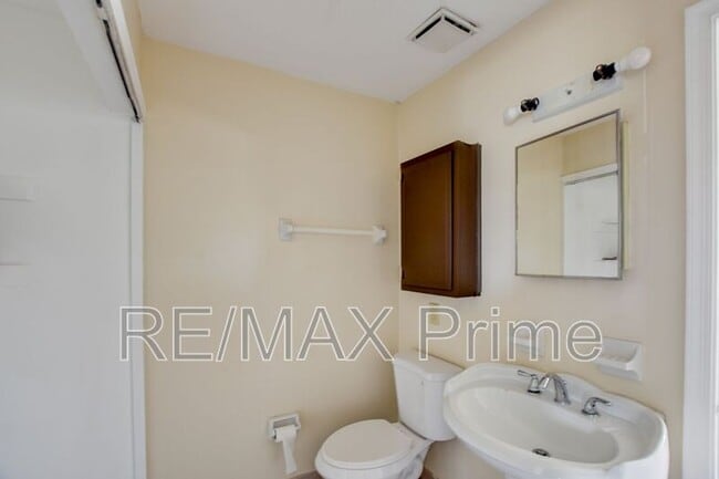 Building Photo - 4705 White Tail Ct