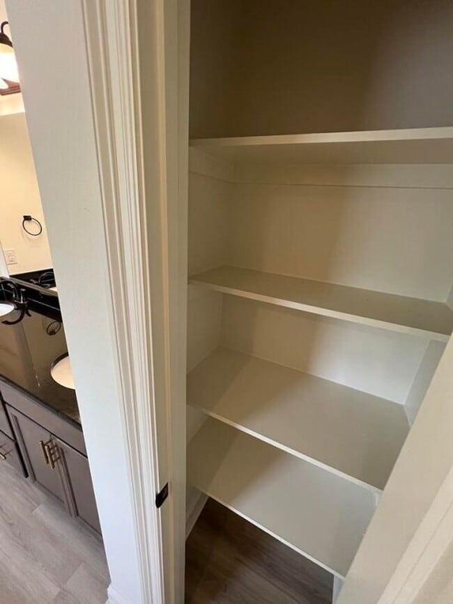 Building Photo - Trendy, 3 bedroom, 2 bath home in coveted Kenilworth Crossing Community near LSU