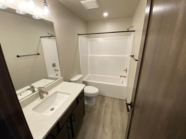 Building Photo - 216 S Elmwood Ave