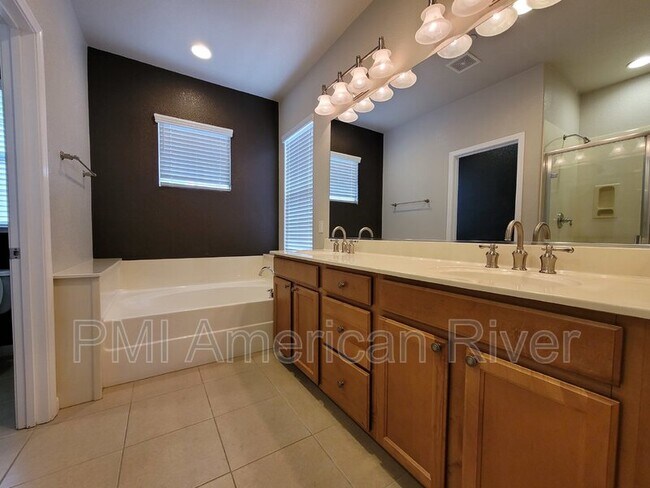 Building Photo - 8491 Crystal Walk Cir