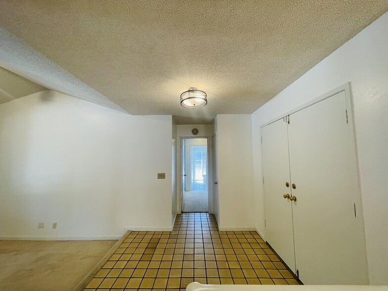 Building Photo - 1150 Stafford Dr