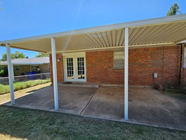 Building Photo - (3) Bed/(2) Bath Near Schools and Shopping! Avail NOW!