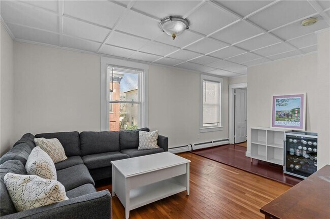 Building Photo - 11 Young St