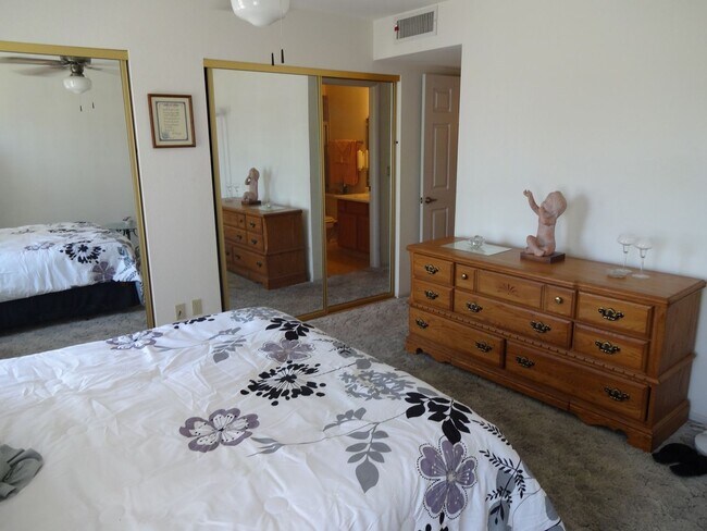Building Photo - Winter Rental October to April 2027