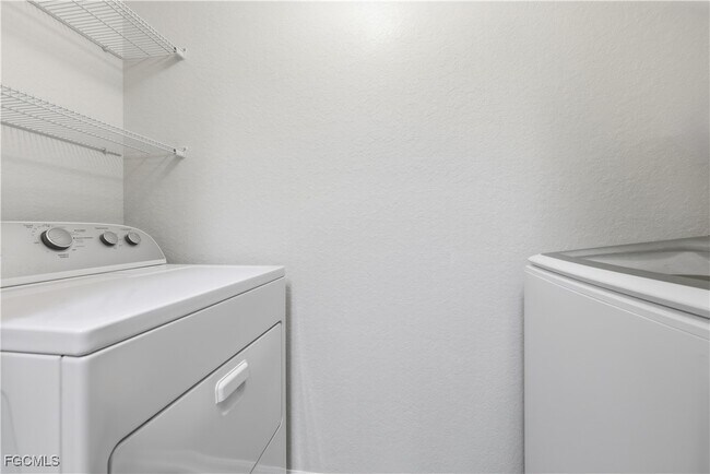 Building Photo - 6321 Aragon Way