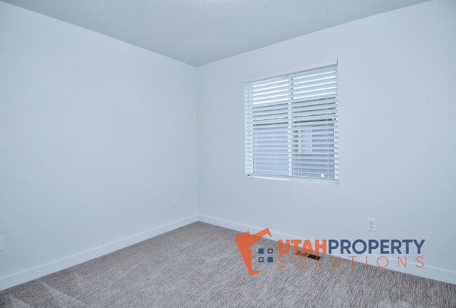Building Photo - 421 S 960 W