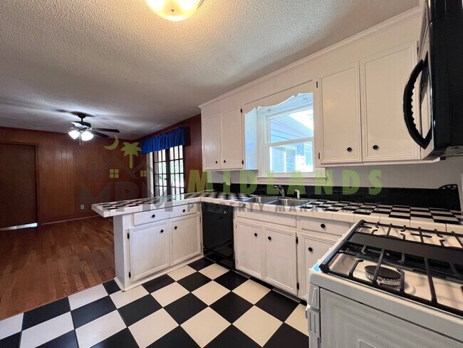 Building Photo - 3836 Davies Dr