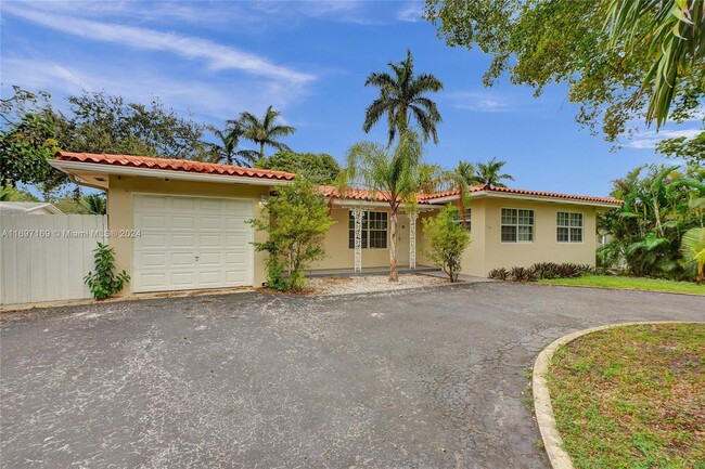 Primary Photo - 13935 S Biscayne River Dr