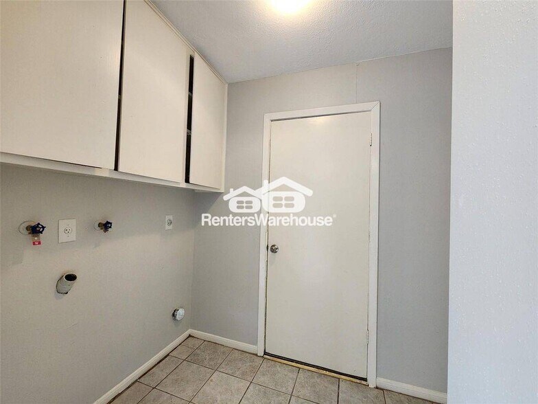 Building Photo - 2314 Stillmeadow Dr