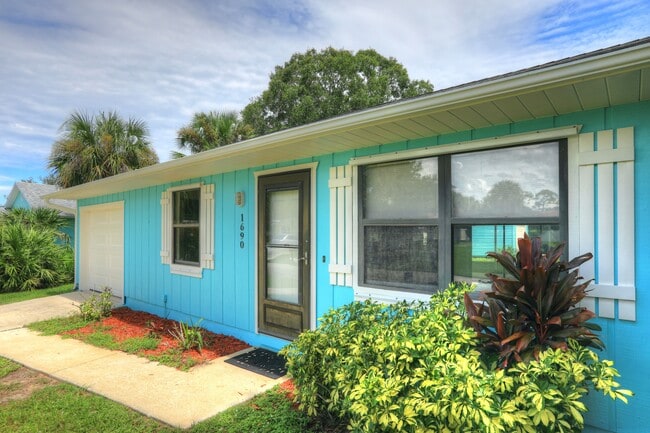 Primary Photo - 1690 Seahouse St
