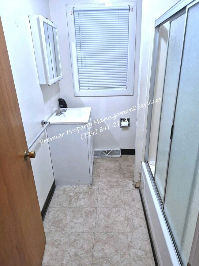 Building Photo - 483 New York Ave