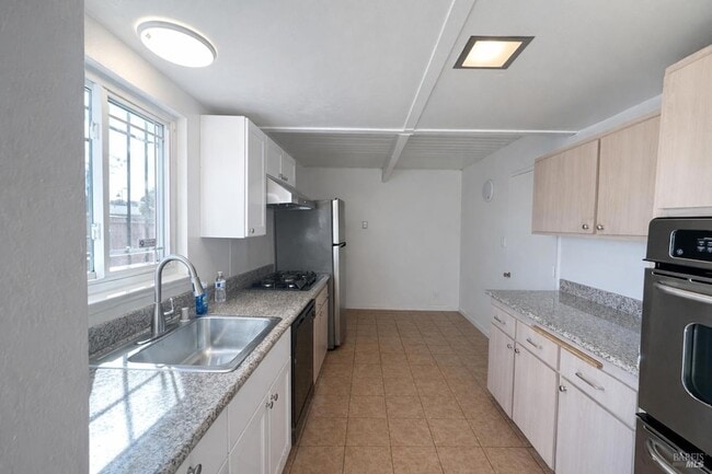 Building Photo - 5122 Potrero Ave