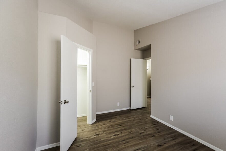 Building Photo - 8871 W Morningside Dr
