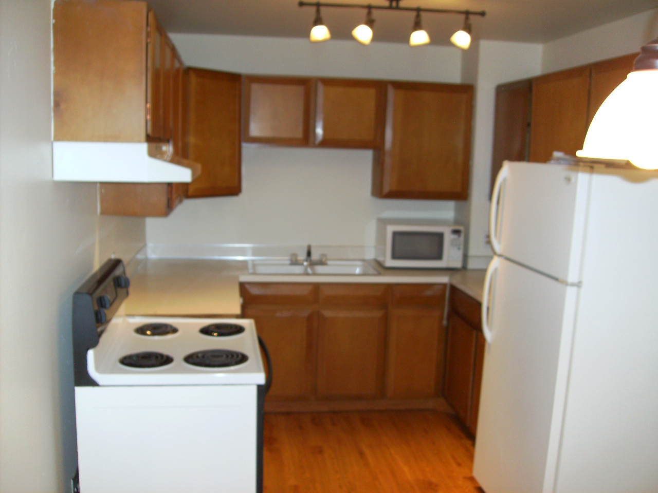 Building Photo - 2412 Clearview Ave