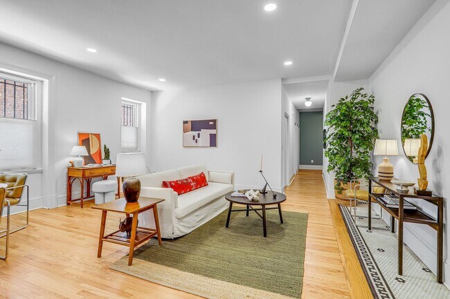 Building Photo - Mt. Pleasant Condo | 2 Bed | 2 Bath | 1,250 Sf