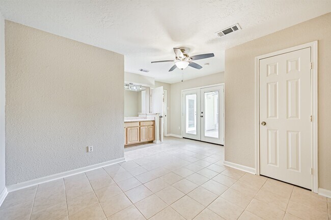 Building Photo - 1113 N Heron Dr