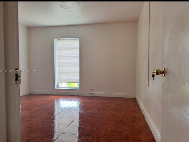 Building Photo - 1230 W 54th St