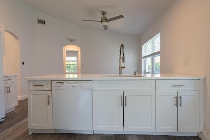Building Photo - 10651 Buttonwood Lake Dr