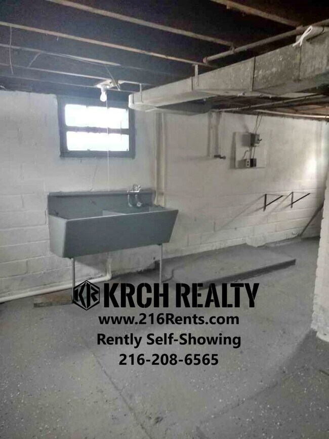 Building Photo - Available Now! Remodeled 3 Bed 1 bath home!