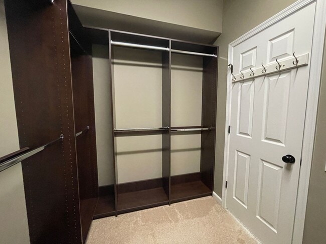 Building Photo - Spectacular 4 Bed 3.5 Bath Townhouse In Br...