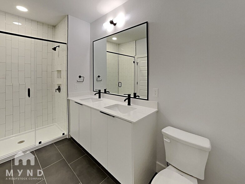 Building Photo - 2500 Longview St