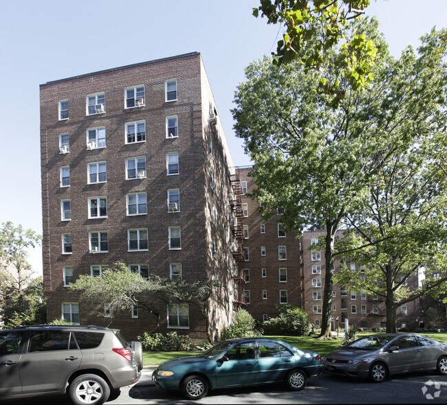 Building Photo - The Meadow Lake
