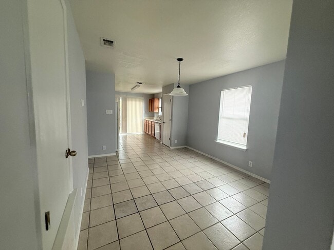 Building Photo - 10607 Shaenview