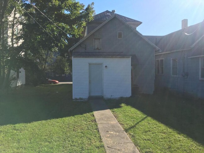 Building Photo - 1011 S 4th St