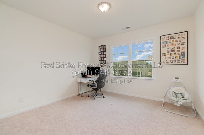 Building Photo - 12917 Hindcross Dr
