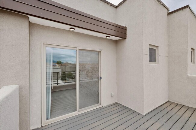 Building Photo - 5603 Linq Ct NE