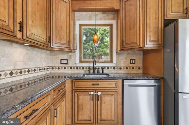 Building Photo - 7690 Green Garland Dr