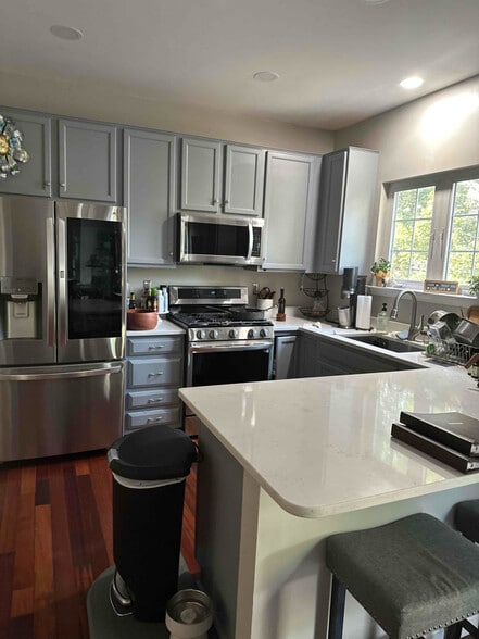 Building Photo - 608 North St NE