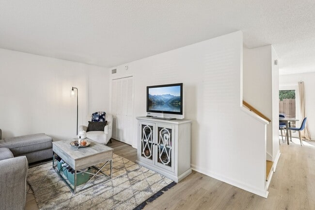 Building Photo - Stunning remodel