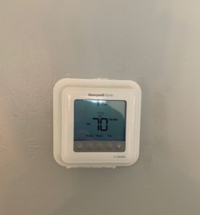 Building Photo - COMING SOON! Ballantyne Beauty! Spacious 3BR Home w/ Fireplace & Fenced Yard