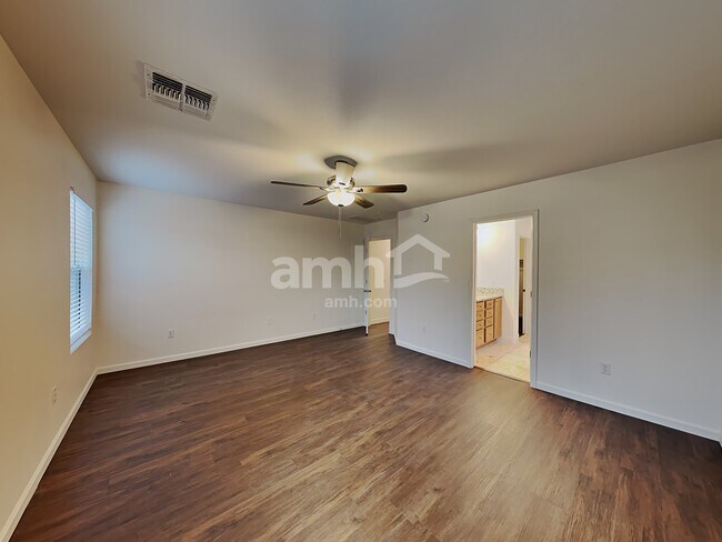 Building Photo - 309 W Vuelta Friso