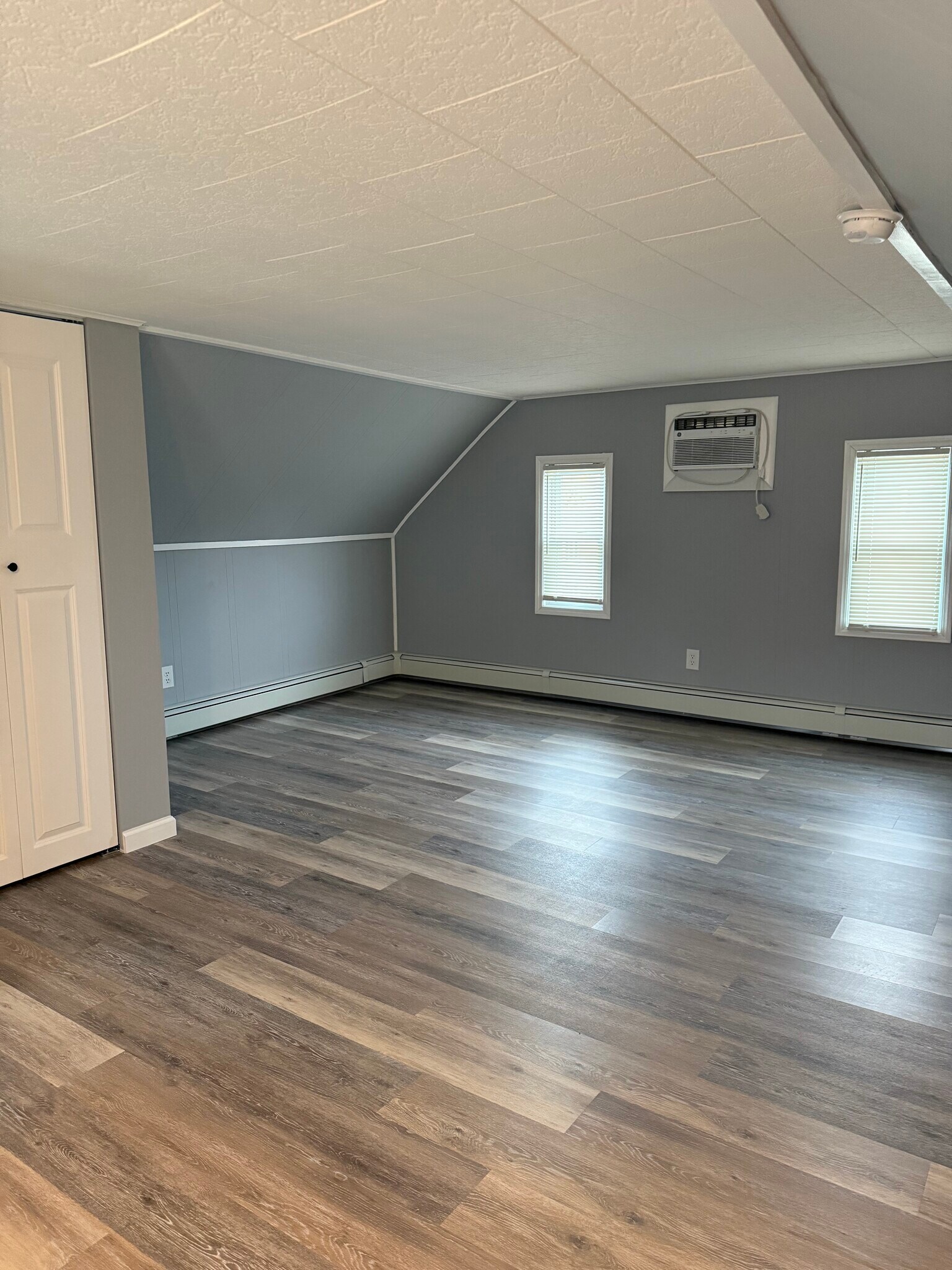 Building Photo - 1324 Main St