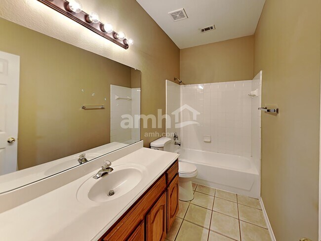 Building Photo - 2710 Beacon Hill Dr