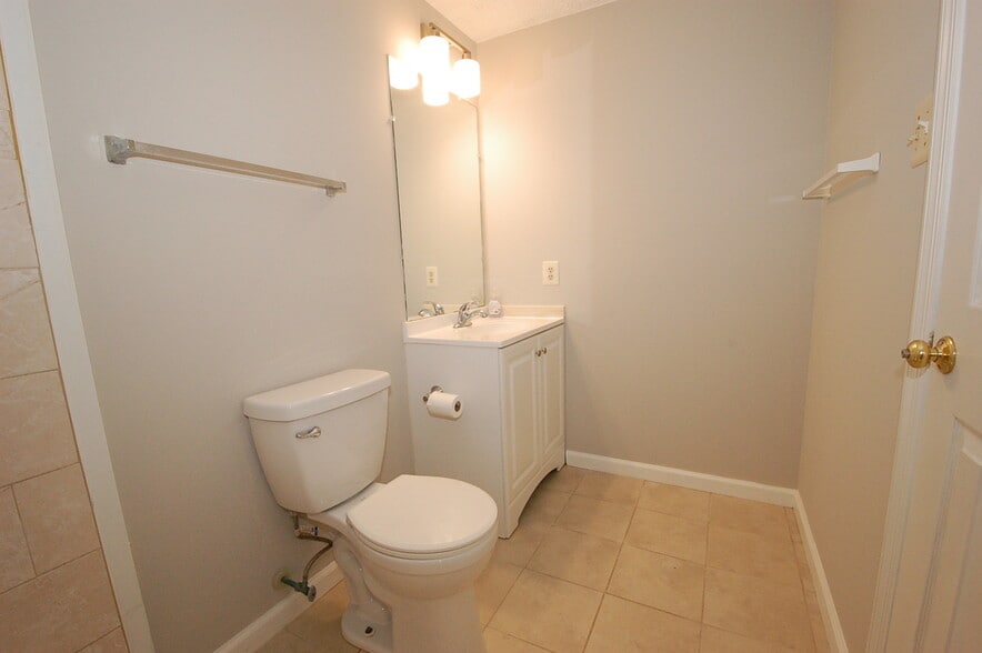 Basement full bathroom -- 2 - 8916 Pembrook Woods