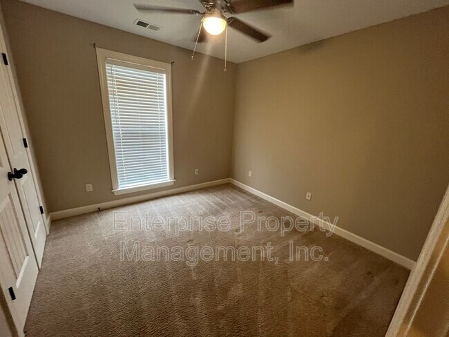 Building Photo - 6880 Lagrange Pines Rd