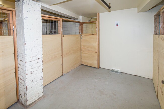 Building Photo - 264 9th St